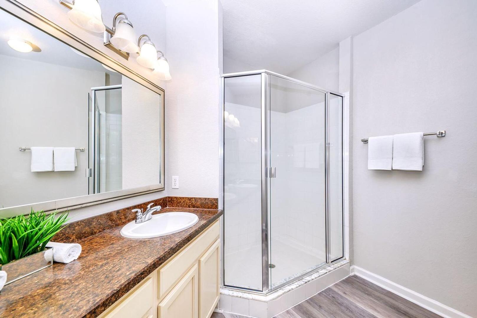 Cozy 2Br Condo - Private Balcony - Near Disney ออร์ลันโด ภายนอก รูปภาพ