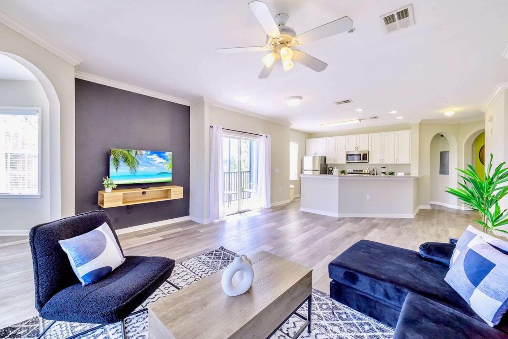 Cozy 2Br Condo - Private Balcony - Near Disney ออร์ลันโด ภายนอก รูปภาพ