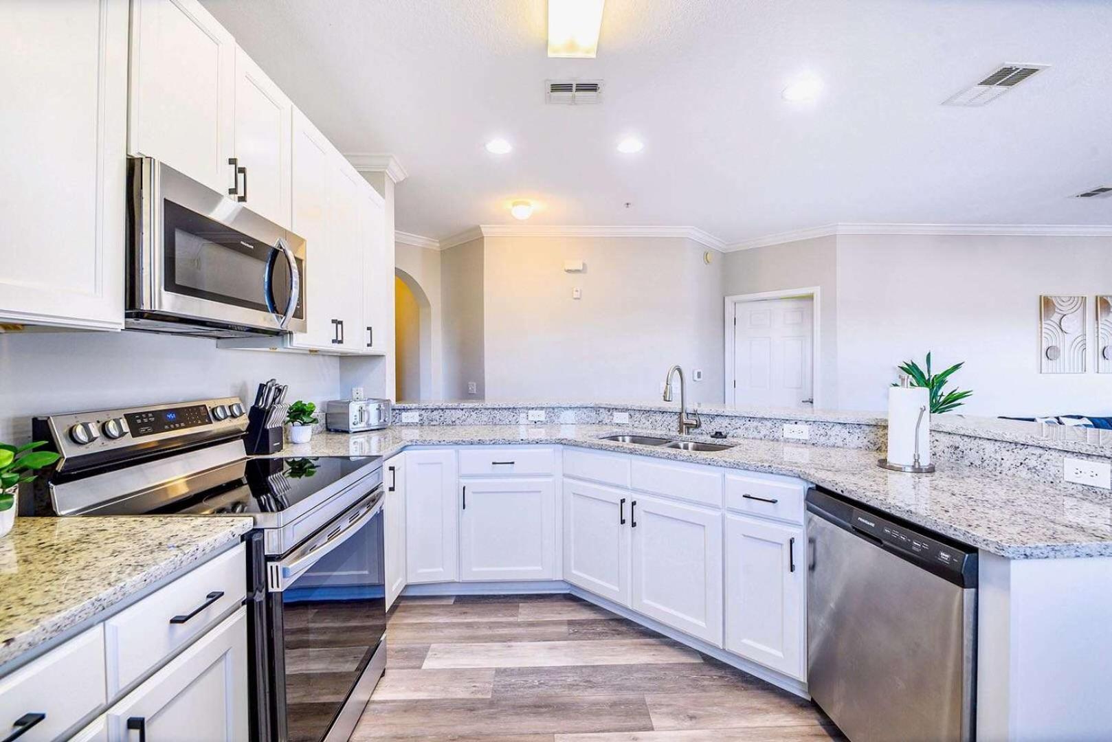Cozy 2Br Condo - Private Balcony - Near Disney ออร์ลันโด ภายนอก รูปภาพ